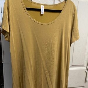 NWOT LulaRoe Classic Tee T-shirt Gold Tan Short Sleeve High-Low Hem XL
